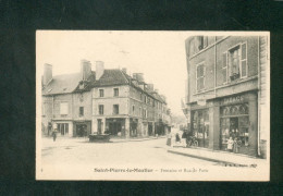 St Saint Pierre Le Moutier (58) - Fontaine Et Rue De Paris ( Animée Coiffeur Tabacs B.F. N°4) - Saint Pierre Le Moutier