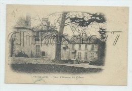 Vic-sur-Aisne  (02) : La Cour D´honneur Du Château En 1905 PF. - Vic Sur Aisne