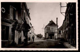 Pleumartin - Avenue Jules-Ferry, Route De La Roche-Posay Station Thermale à 7 Km - Pleumartin