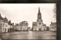 72 MAYET  LA¨PLACE  DE L'EGLISE N° 1  ECRITE VOIR LES 2 SCANS  BON ETAT 1958 - Mayet