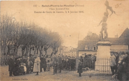 NIEVRE  58  SAINT PIERRE LE MOUTIER  PLACE JEANNE D'ARC  REMISE DE  CROIX DE GUERRE 1916  GUERRE 14 18 MEDAILLE - Saint Pierre Le Moutier