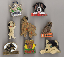 LOT DE 8 PIN´S CHIEN - Lots