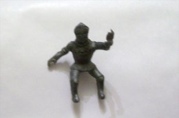 TEUTONIC CHEVALIER / WARRIOR-PLASTIC FIGURINE,INCOMPLETE - Jugetes Antiguos