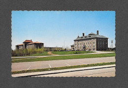 QUÉBEC - HAUTERIVE QUÉ. - LA CLINIQUE DOMREMY CÔTE NORD ET LE CEGEP DE HAUTERIVE - PHOTO UNIC - Rimouski