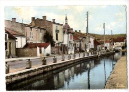 52  DOULAINCOURT  -  RUE DE LA GARE  -  CPM 1950/60 - Doulaincourt