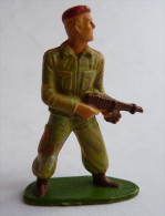 FIGURINE STARLUX 1955 Parachutiste 66 Mitraillette De Côté - Starlux