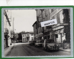 07  La Voulte Sur Rhône Rue Boissy D'anglas -Cpsm Animée  1960 Voitures 2cv Citroen, Renault Dauphine, Hotel Restaurant - La Voulte-sur-Rhône