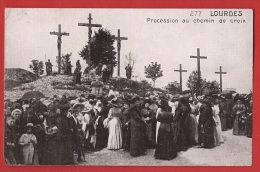 POH-06  Lourdes Procession Au Chemin De Croix, TRES ANIME.  Cachet 1921 - Holy Places