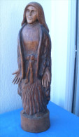 Statue Sculptée En Bois, Fait Main, Signe JM 02/92, Femme Paysanne Hauteur 32 Cm - Bois