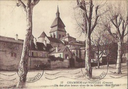 Chambon-sur-Voueize  23    La Place -Voiture Et Son Eglise - Chambon Sur Voueize