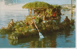 CPSM Tahiti - Pirogue Fleurie Aux Fêtes Du 14 Juillet 1967 (très Belle Animation) - Tahiti