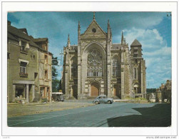 SAINT JULIEN DE VOUVANTES  - L´Eglise  -   Véhicules Anciens   :   4 CV, Camionnette Citroen,   -  N°  2 - Saint Julien De Vouvantes