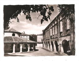 Auvillard-La Halle Et Ses Cornières( A.4665) - Auvillar