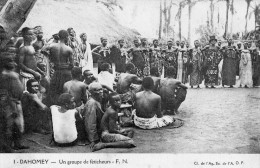 BENIN (DAHOMEY) UN GROUPE DE FETICHEURS - Benin