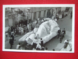 10 - LES RICEYS - CARTE PHOTO 14 X 9 - SOUVENIR DE LA VALLEE DE LA SARCE - FETE - CHAR , BTLE DE CHAMPAGNE - " TRES RARE - Les Riceys