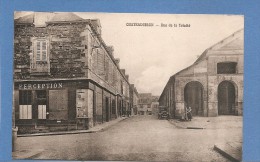 35  CHATEAUGIRON RUE DE LA TRINITE VOITURE PERCEPTION   VOIR LES 2 SCANS  1943 - Châteaugiron