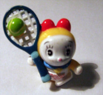 Sor072 Sorpresine Kinder Cartone Animato Giapponese Dorami Sport Racchetta Tennis Japan Comics Il Mondo Di Doraemon - Families