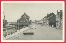 Moustier-sur-Sambre  - Place De La Gare Et La Gare - Oldtimer -1967 ( Voir Verso ) - Jemeppe-sur-Sambre