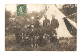 Carte Photo  Militaria : 23 -  Camp De La Courtine - Groupe De Soldats Devant Une Tente  ( 105 écrit Sur Un Képi ) - Characters