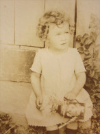 AVANT 1900 ENFANT à BOUCLETTES AVEC SA POUPEE  PHOTO PHOTOGRAPHIE  TYPE CARTE DE VISITE - Albums & Collections