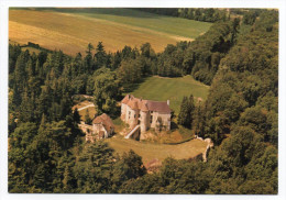 HARCOURT - Château Féodal - Vue Aérienne Du Château Et De La Cour D'Armes ,cpm N° 19620 éd Pierron - Harcourt