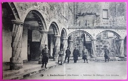 Cpa Rochechouart Intérieur Du Chateau Les Arcades Carte Postale 87 Haute Vienne Militaires - Rochechouart