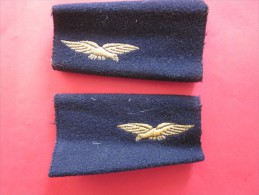 AVIATEUR Militaria Paire D'épaulette Grade Armée De L'air Française Aigle Doré Feutrine/fond Noir équipement Militaire - Aviazione