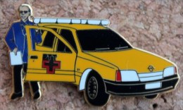 VOITURE OPEL JAUNE  DE LA POSTE SUISSE - PTT - FACTEUR - CAR - AUTOMOBILE - AUTO - SCHWEIZ - SWISS POST -       (12) - Mail Services