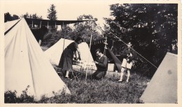 91 - LARDY - On Fait Du Camping En Juillet 1954 - Photo Ancienne   ( 10,5 Cm X 7 Cm ) - Other & Unclassified