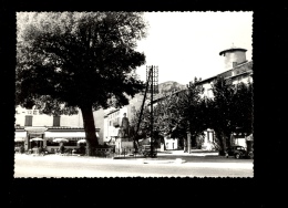 LA VOULTE SUR RHONE Ardèche 07 : Le Monument Aux Morts / Restaurant Le Musée / Auto Renault 4CV - La Voulte-sur-Rhône