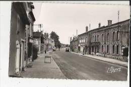 Pargny-sur-Saux  51    La Grande-Rue Animée-Voitures-Pompe A Essence Et Café - Pargny Sur Saulx