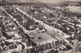 VILLENEUVE L'ARCHEVEQUE : Vue Aérienne Vers 1950   - 9x14 - Villeneuve-l'Archevêque