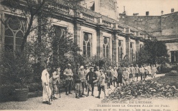 ( CPA PARIS 7 )  HÔPITAL DE L'ÉCOSSE  /  Blessés Dans La Grande Allée Du Parc - - Arrondissement: 07