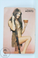 Vintage 1972 Small/ Pocket Calendar - Sexy Brunette Girl In Hunting Suit - Spanish Beer Advertising Moritz - Petit Format : 1961-70