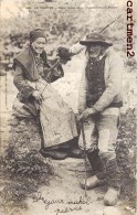 LE FAOUET BONS VIEUX DE LA CHAPELLE-SAINT-FIACRE FILEUISE QUENOUILLE METIER 1900 - Le Faouet