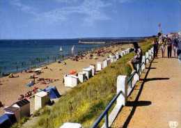 44  THARON Le Remblai Et La Plage - Tharon-Plage