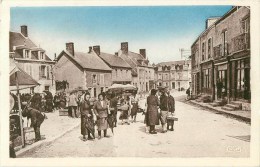 18 - Préeranges - Le Marché - Cpa Animée - Cher -  Voir 2 Scans. - Préveranges