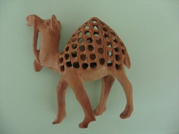 Dromadaire  Et Son Petit à L'intérieur En Bois Sculpté - Holz