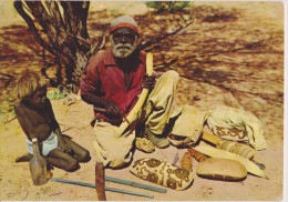 Océanie,AUSTRALIE,ABORIGINAL  ARTIST AT WORK ,AUSTRALIA,avec Son Enfant,with Child,rare - Autres & Non Classés