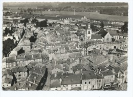 CPSM EN AVION AU DESSUS DE... COMMERCY, VUE AERIENNE D'ENSEMBLE, AU FOND, LES FORGES, MEUSE 55 - Commercy