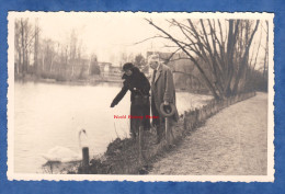 CPA Photo - BAD OEYNHAUSEN - Un Couple Donne à Manger Au Signe - 1937 - Chapeau Hat - Bad Oeynhausen