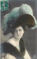 Ref F686- Femmes -portrait De  Femme Et Son Beau Chapeau - Theme Mode - Chapeaux -carte Bon Etat - - Mode