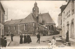 44 - FROSSAY - Belle Vue Animée De La Place De L'Eglise - Frossay