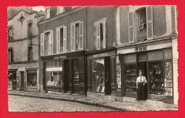 CPSM: Locmine (56) - Les Plus Beaux Magasins De La Rue Du Fil - Locmine