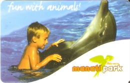 TARJETA DE UN DELFIN Y UN NIÑO DE MANATI PARK BAVARO (DELFIN-DOLPHIN) PUBLICIDAD CATALONIA HOTEL - Dauphins