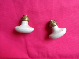 Lot De 2 Poignees Ou Boutons  De Porte En Porcelaine - Autres & Non Classés