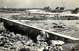 - Finistere -ref -D111 - Cleder -  La Digue Et L Une Des Nombreuses Petites Plages De La Cote - Carte Bon Etat - - Cléder