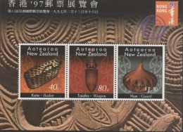 O) 1997 NEW ZEALAND, BASKET, WEAPON, GOURD, AOTEAROA - POST LIMITED, SOUVENIR MNH - Unused Stamps