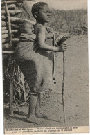 Carte Postale Ancienne Du GABON - BONNE D'ENFANTS REMPLACANT LA MERE - Gabon