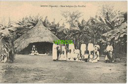 Carte Postale Ancienne De OUGANDA – KISUBI – NOCES INDIGENES (LA FAMILLE) - Oeganda